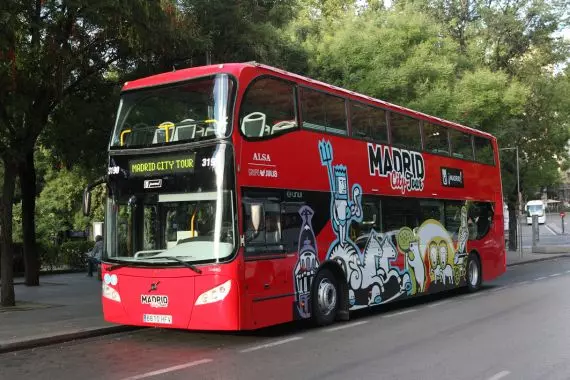 Vista lateral del bus turístico de Madrid City Tour