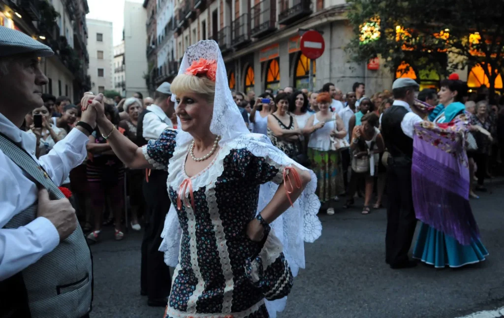 Chulapos en la fiesta de la Virgen de la Paloma, Madrid